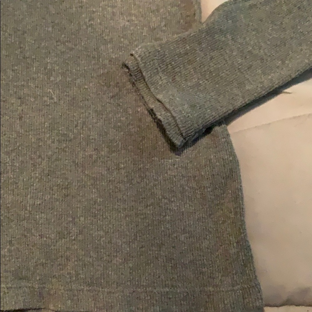 Banana Republic gray scoop neck with ruffles EUC - Picture 3 of 8